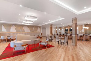 Lobby - Cambria Hotel & Suites Plymouth (Plymouth)