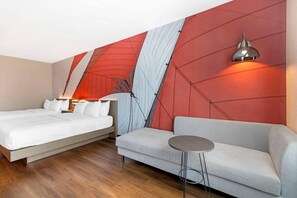 Skrivebord for bærbar PC, strykejern/-brett og wi-fi (inkludert)