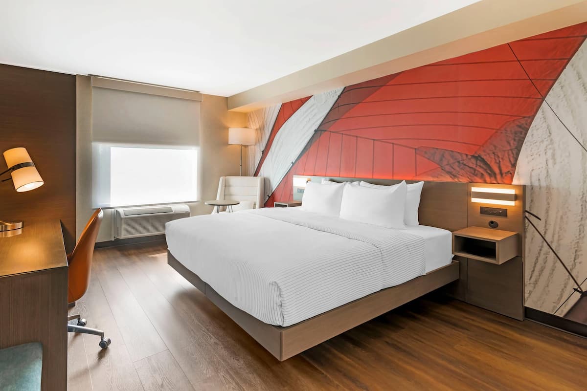 Laptop workspace, iron/ironing board, free WiFi, bed sheets