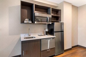 Suite, 1 King Bed, Non Smoking (Efficiency) | Laptop workspace, iron/ironing board, free WiFi, bed sheets - Cambria Hotel & Suites Plymouth (Plymouth)