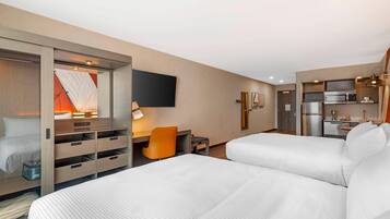 Laptop workspace, iron/ironing board, free WiFi, bed sheets