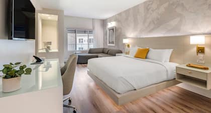Cambria Hotel & Suites Plymouth