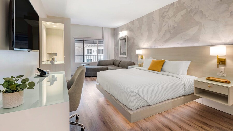 Cambria Hotel & Suites Plymouth