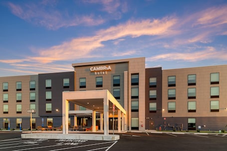 Exterior. Cambria Hotel & Suites Plymouth