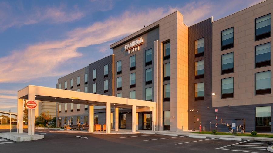 Cambria Hotel & Suites Plymouth
