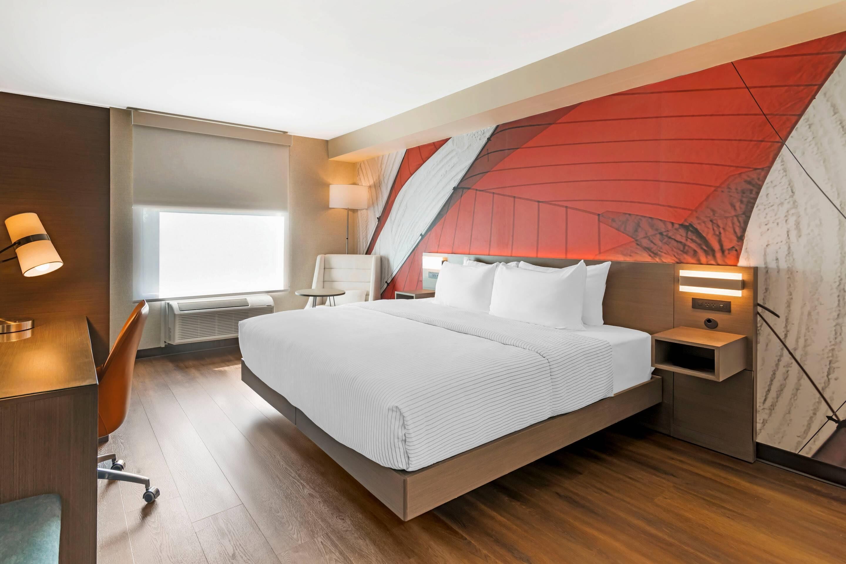 Laptop workspace, iron/ironing board, free WiFi, bed sheets