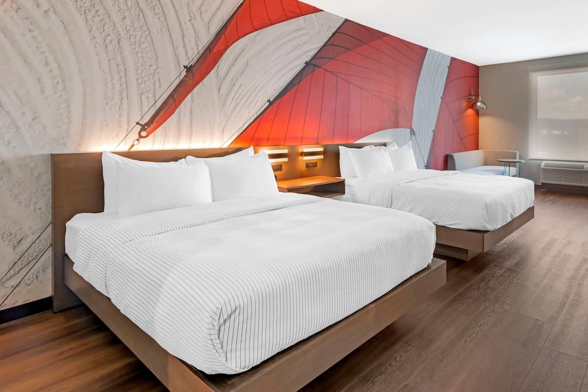 Laptop workspace, iron/ironing board, free WiFi, bed sheets