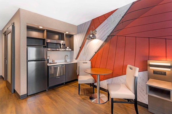 Laptop workspace, iron/ironing board, free WiFi, bed sheets