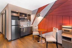 Laptop workspace, iron/ironing board, free WiFi, bed sheets