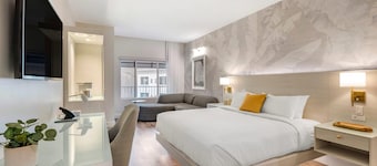 Cambria Hotel & Suites Plymouth