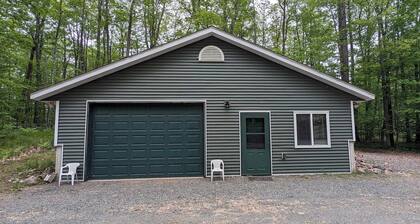 Hilltop Hideaway- Cozy Updated Waterfront Retreat on Tiger Cat Chain of Lakes