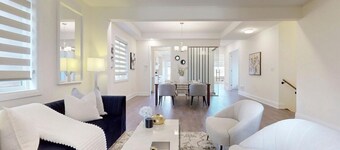 VIP Ensuite near Wonderland Vaughan in a luxurious house with all the comforts 
