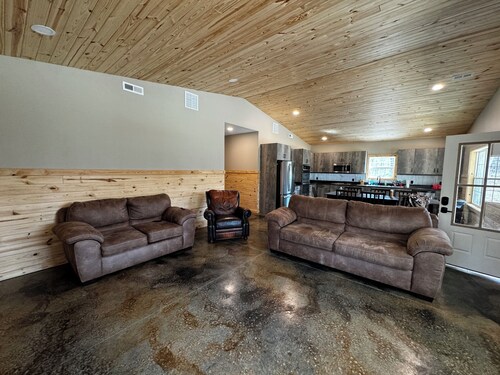 Cozy Cabin that joins Shawnee Forest and 15 minutes from Garden of Gods.