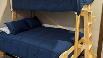 3 bedrooms, iron/ironing board, WiFi, bed sheets