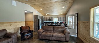 Cozy Cabin that joins Shawnee Forest and 15 minutes from Garden of Gods.