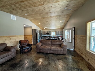 Cozy Cabin that joins Shawnee Forest and 15 minutes from Garden of Gods.