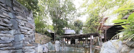 Property grounds. The Camping Yard Higashi Matsuyama" - BBQ, campfires, and tents available for overnight stays.