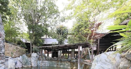 The Camping Yard Higashi Matsuyama" - BBQ, campfires, and tents available for overnight stays.