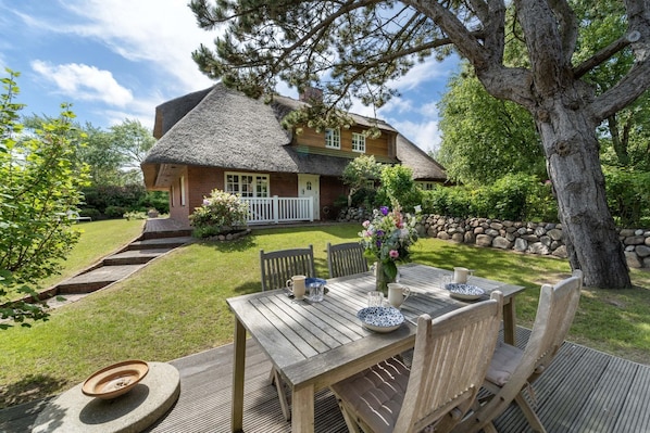 Unclassified image, 1 of 38, button