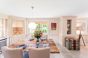 Unclassified image, 5 of 38, button