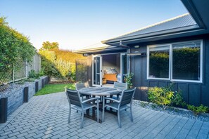 Outdoor dining - Peaceful on Punawai with WI-FI (No service fees) (Taupo)