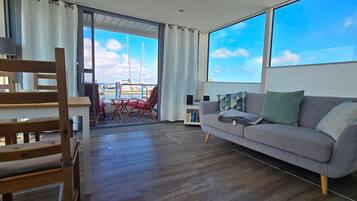 Fernseher, DVD-Player, Stereoanlage