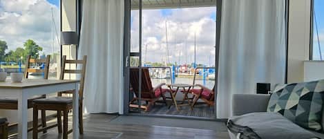 Fernseher, DVD-Player, Stereoanlage