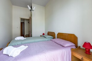 3 bedrooms, desk, iron/ironing board, WiFi