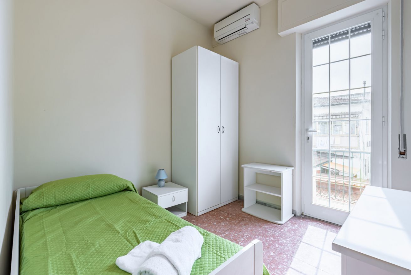 3 habitaciones, escritorio, tabla de planchar con plancha y wifi 