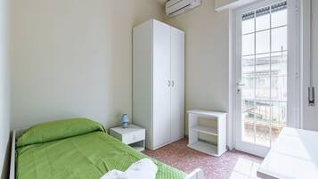 3 camere, una scrivania, ferro/asse da stiro, Wi-Fi
