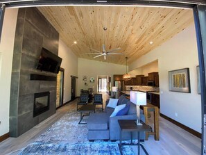 TV, fireplace