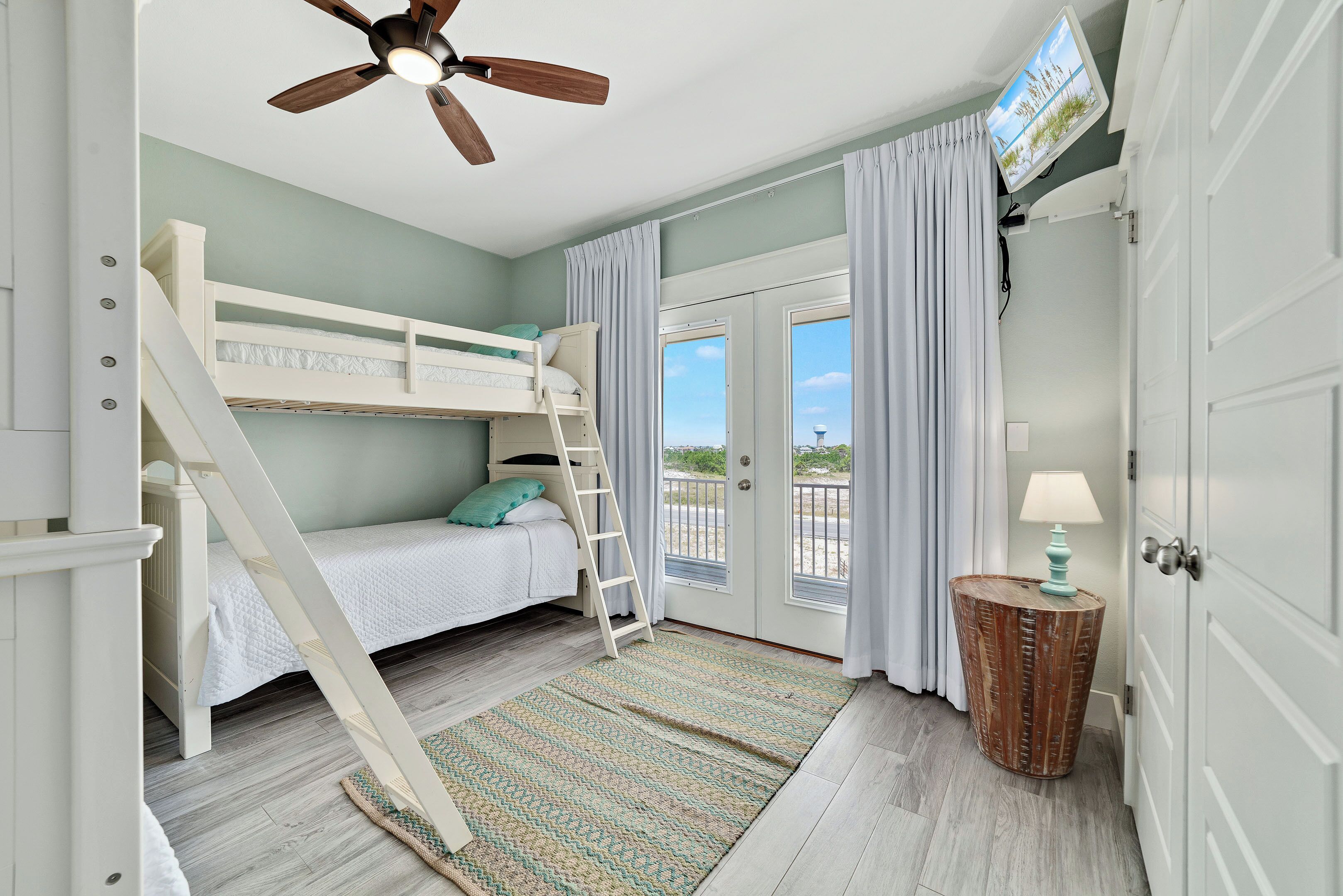 5 habitaciones, tabla de planchar con plancha y wifi gratis 