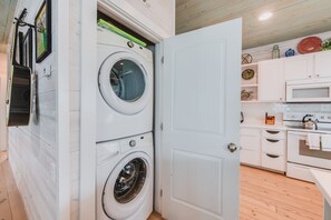 Fridge, microwave, oven, stovetop - Caney Creek w/ Golf Cart Included & Pet Friendly! (Port Aransas)