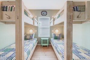 4 Schlafzimmer, Bügeleisen/Bügelbrett, kostenloses WLAN, Bettwäsche