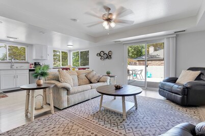 Oasis Condo on the fairway; fast WiFi, smart TVs, spectacular golf course views