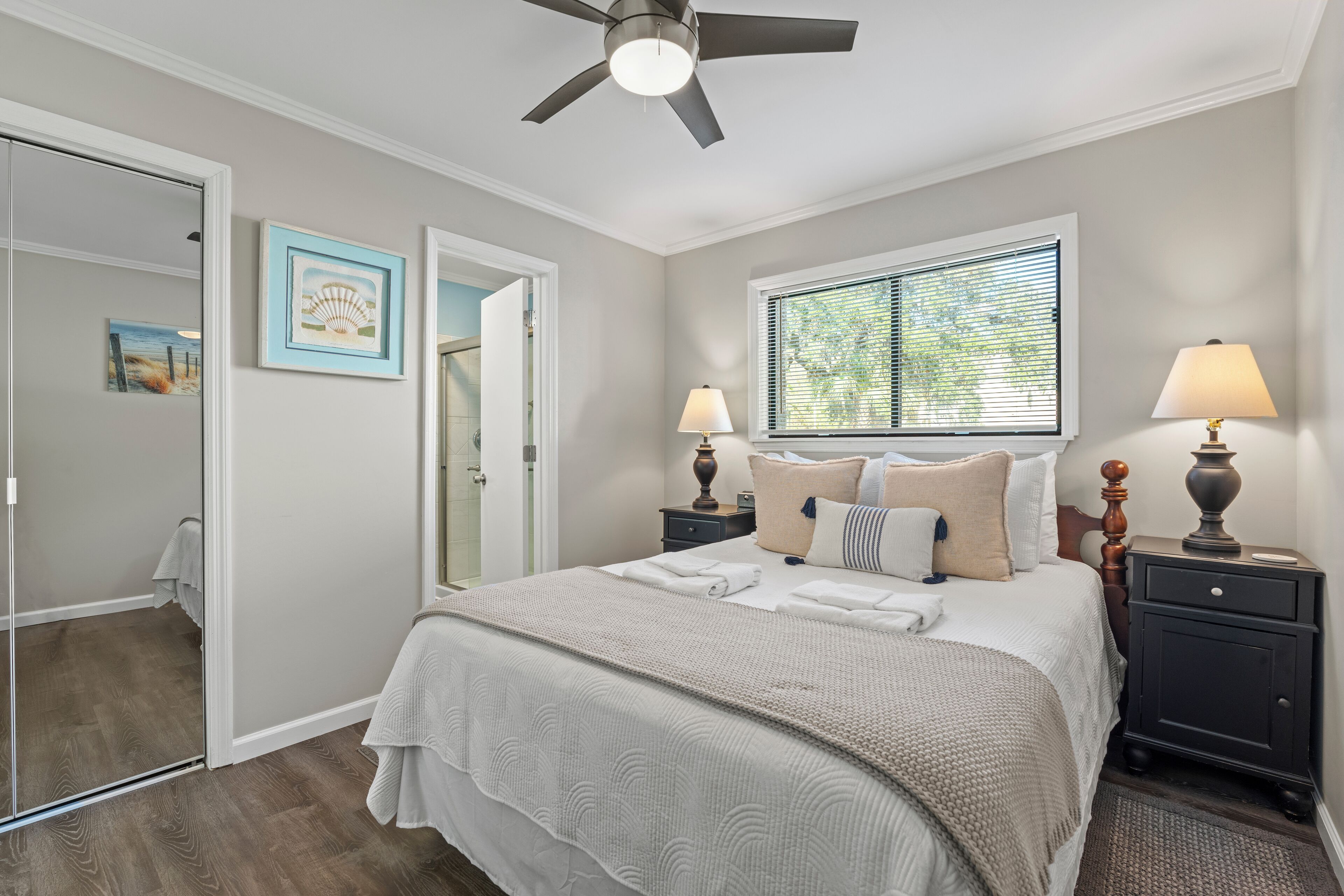 2 bedrooms, iron/ironing board, WiFi, bed sheets