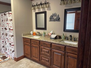 تجهيزات دش، مجففات شعر، مناشف، صابون