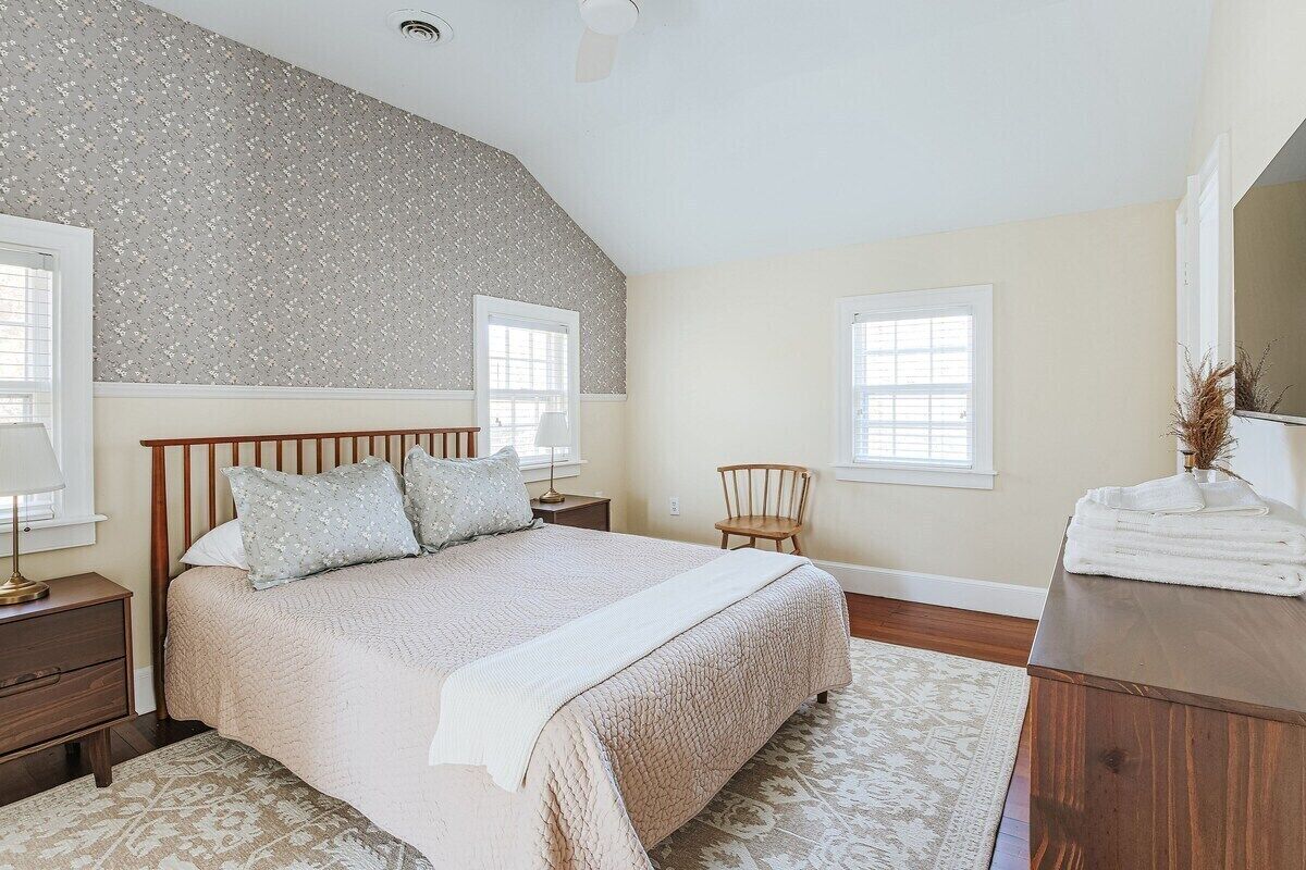 2 quartos, ferros/tábuas de passar roupa, Wi-Fi, roupa de cama