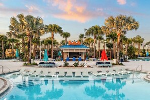 A heated pool - Sunset Getaway ~ Game-room, Pool, Close to Disney (Davenport)