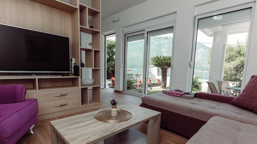 Waterfront Apartment Petrovina