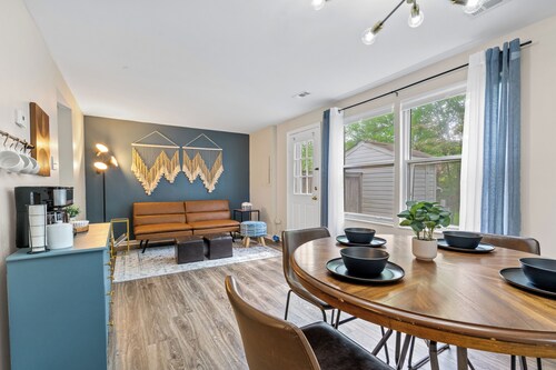 Cozy Townhome - 7 min from Dulles Aiport / 35 min to DC!