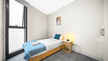 2 habitaciones, tabla de planchar con plancha, wifi y ropa de cama