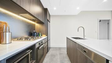 Refrigerador, horno, lavavajillas y tostadora