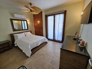 2 bedrooms, iron/ironing board, WiFi, bed sheets - Oceanfront Condo with breathtaking views and private beach access. (Philipsburg)