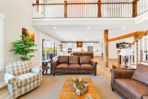 TV, peis, DVD-spiller og bøker