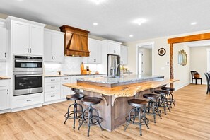 Coffee/tea maker, fridge, microwave, oven - Heavenly View | Hocking Hills, Pool, Theater (Logan)