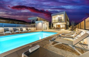 A heated pool - Lovely home in Zaton with WiFi (Zaton)