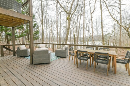 Spacious Lake House with Dock and Swimming Pool