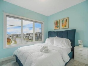 3 bedrooms, in-room safe, desk, iron/ironing board