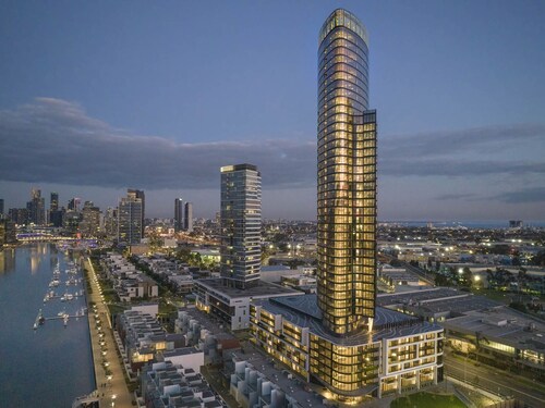 High-Floor River & City Views | Quiet Private Room